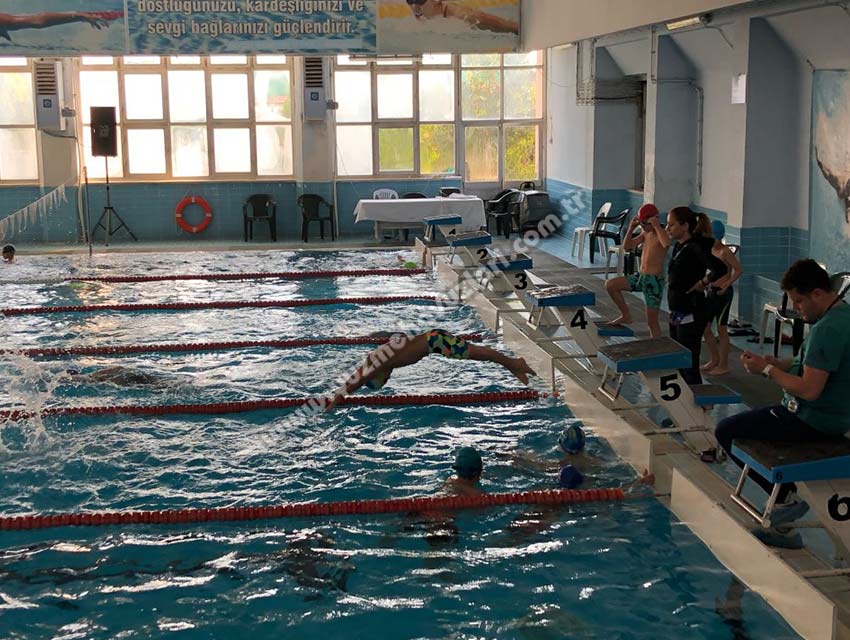 Atatürk Kapalı Yüzme Havuzu